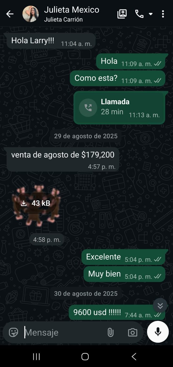 Captura de WhatsApp del 29 de agosto de 2025: la clienta informa una venta de agosto de $179,200 y la respuesta del día siguiente menciona 9600 usd